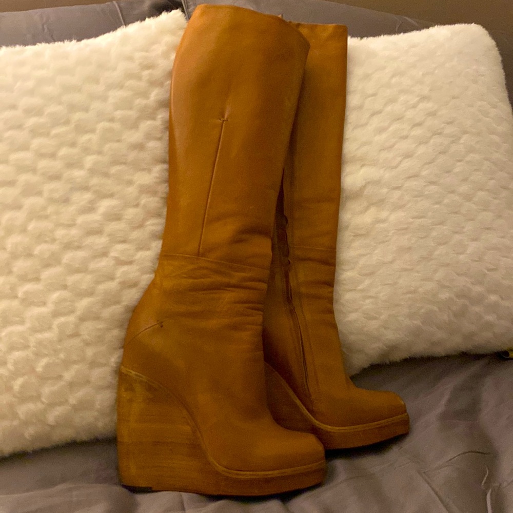 🤎💛Costume National knee high leather boots. Size 38-8, but run small like a 37-7